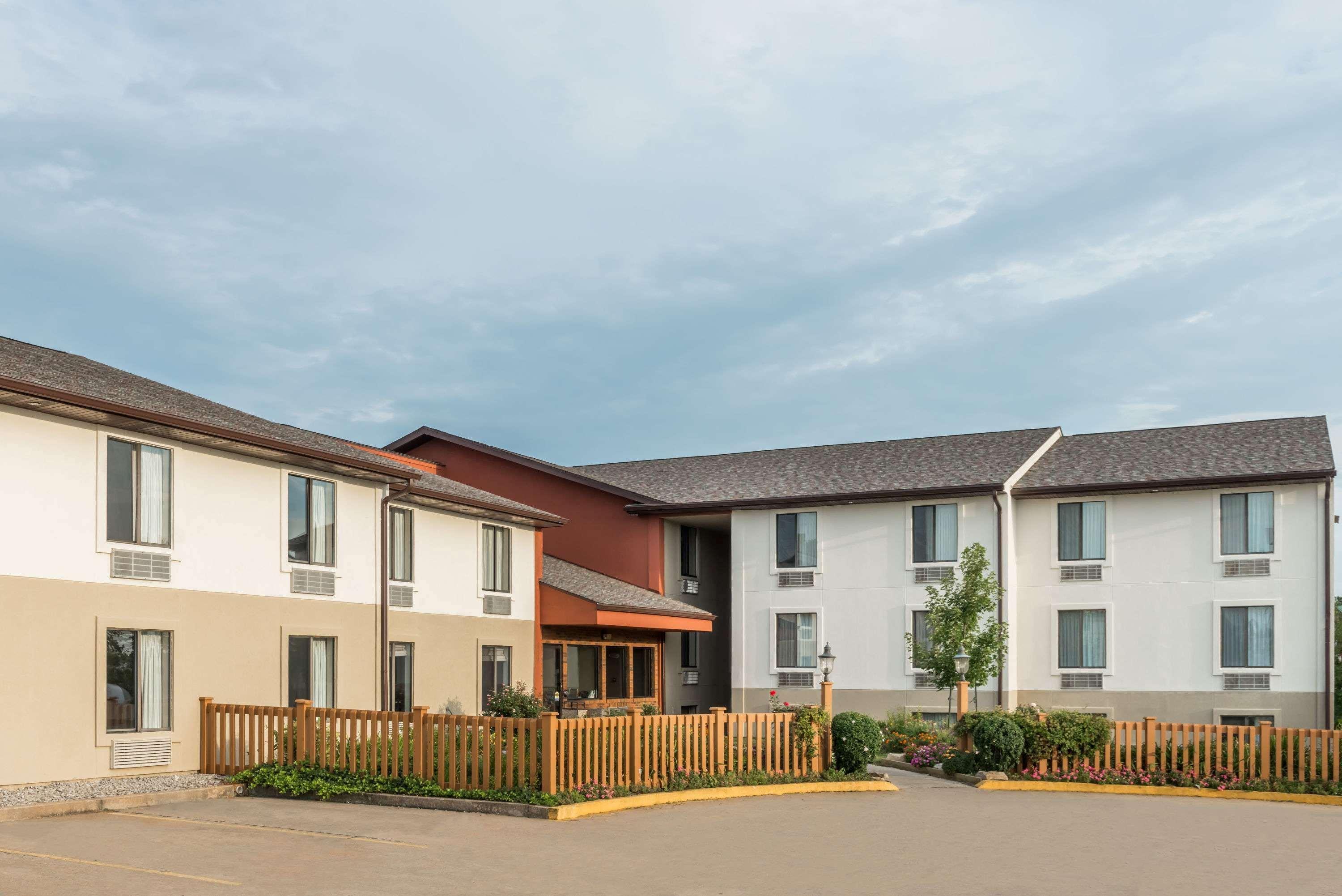 Super 8 By Wyndham Columbia Clark Lane Hotel Exterior photo