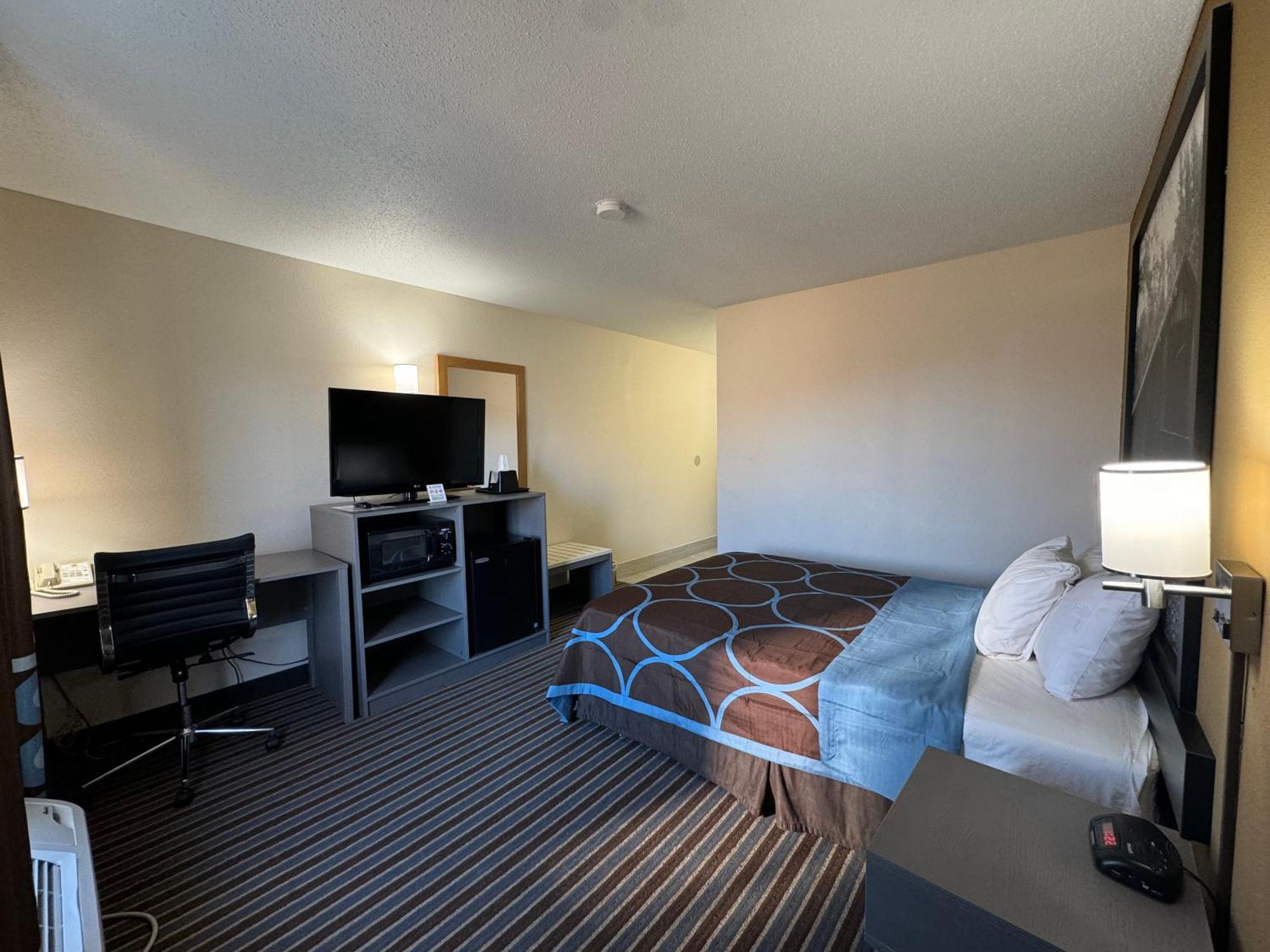 Super 8 By Wyndham Columbia Clark Lane Hotel Exterior photo
